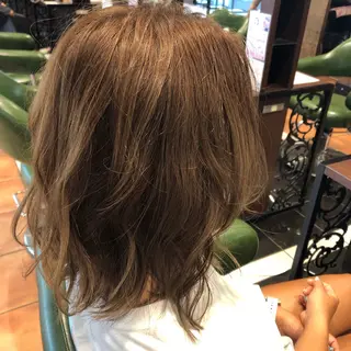 ミディアム 加瀬 真弓のヘアスタイル