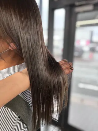 ロング 安田 恵のヘアスタイル