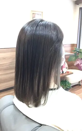 セミロング カラー Annon プライベートサロンのヘアスタイル