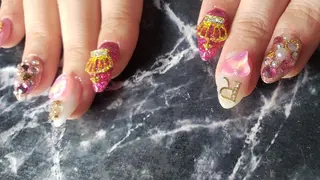 ミディアム ネイル クロキ 。のネイルデザイン