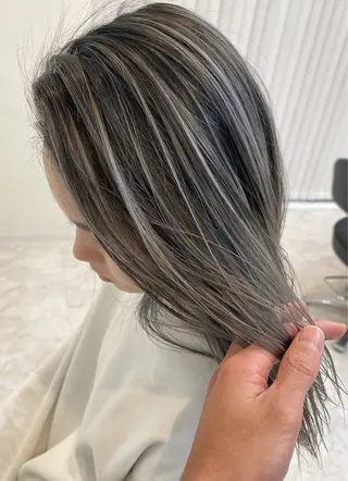 カラー 西井 好生のヘアスタイル