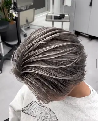 ミディアム メンズバレイヤージュ 🔥メンズカット🔥のヘアスタイル