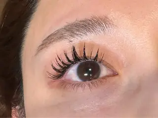 マツエク・マツパ TotalBeautysalonCURE所属・CURE 朱梨のネイルデザイン