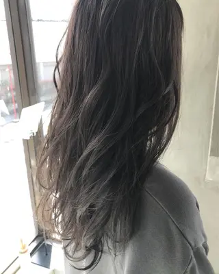 ロング 岡本 一平のヘアスタイル