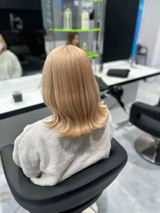 ミディアム カラー 🫧ハイトーン🫧 ベージュ🫧徹哉のヘアスタイル