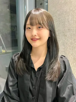 セミロング 秋野 花衣のヘアスタイル