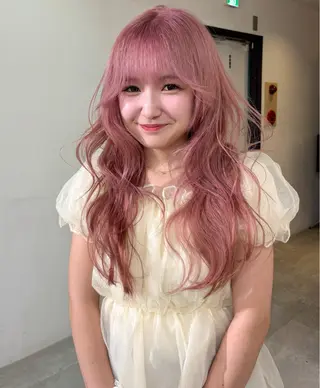 ロング カラー mizuki/ピンク ベージュ.レイヤーのヘアスタイル