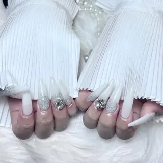 ネイル RAFFINE 月🦋🩵のネイルデザイン