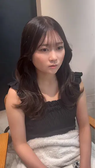 ロング 韓国レイヤーカット 透明感カラー冨田那樹のヘアスタイル