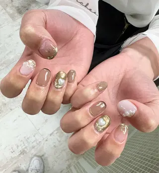 ネイル マハロネイルサロン横浜店所属・吉田 里菜のネイルデザイン