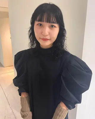 セミロング oma　袮次金 鈴香のヘアスタイル