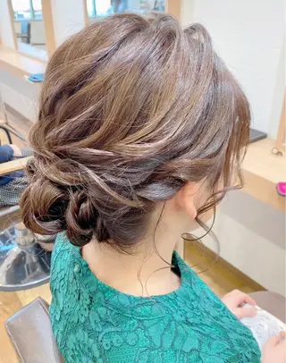 ミディアム ヘアアレンジ GRANLUSSO 〜グランルッソ駅前店所属・木口 嘉美のヘアスタイル