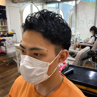 ショート パーマ メンズ 大場 優のヘアスタイル