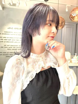 ミディアム カラー 360°キレイな ショートカットのヘアスタイル