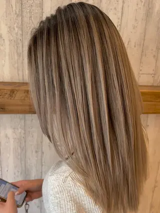 セミロング 乕谷 美潮のヘアスタイル