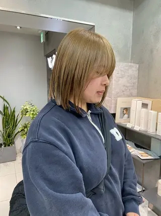 ショート カラー ヘアアレンジ ボブ/透明感ベージュ 🫧クルミ🌟のヘアスタイル