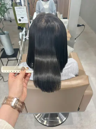 ミディアム カラー 真弓 理沙のヘアスタイル