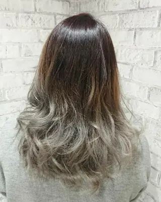 セミロング カラー ヘアアレンジ 秋山 幸太のヘアスタイル