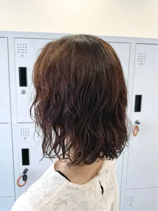ミディアム パーマ 八木 菜美のヘアスタイル