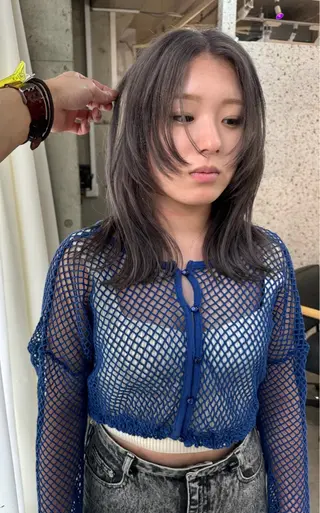 ミディアム 有人/バレイヤージュ /シャドールーツのヘアスタイル