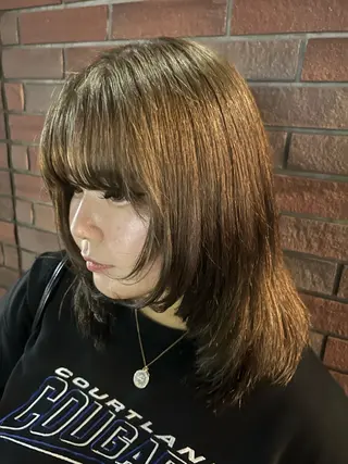 ミディアム Earth 菊名のヘアスタイル