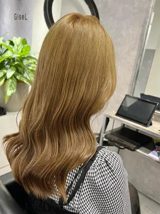 ロング カラー ヘアアレンジ _WHITE鳳所属・ミルクティーベージュ ハイライトヘアHIのヘアスタイル