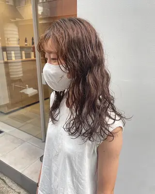 セミロング パーマ 上平 綾菜のヘアスタイル