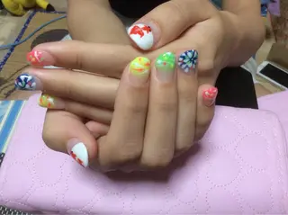 ネイル フラワー ムーンのネイルデザイン