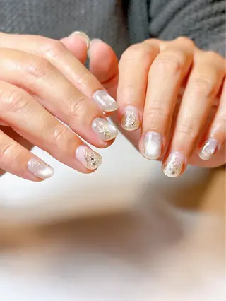 ネイル Tiny Glowのネイルデザイン