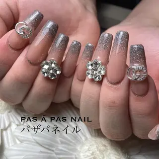 ロング ネイル Yakko pas á pasのネイルデザイン
