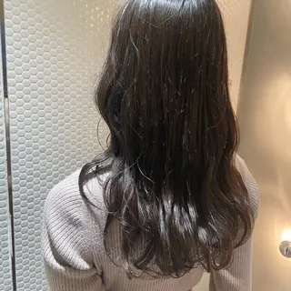 ロング カラー カジュアルを女っぽく 𝗮𝘆𝗮𝗰𝗼のヘアスタイル