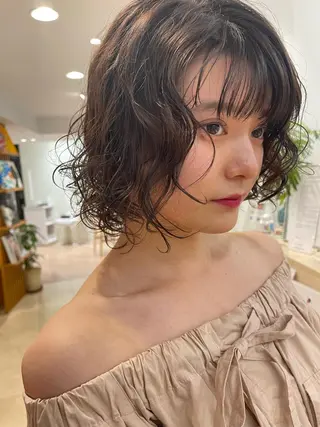 ショート カラー パーマ 小林 瑚白のヘアスタイル