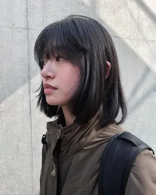 ミディアム Vicky オリーブ メンズカジュアルのヘアスタイル