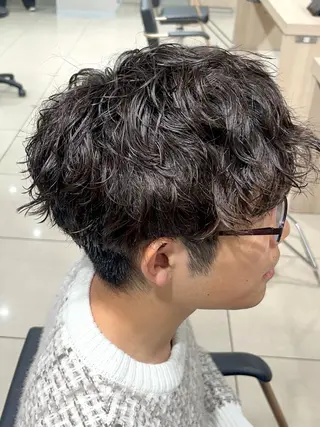 パーマ メンズ 巖本 真希のヘアスタイル
