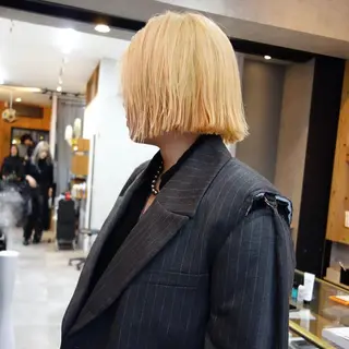 ショート カラー ブロンド／ブリーチ 【SITY.】のヘアスタイル