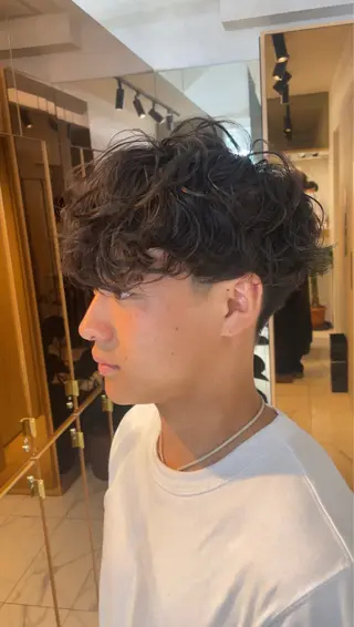 パーマ メンズ フェザーパーマ/ スペインカールのヘアスタイル