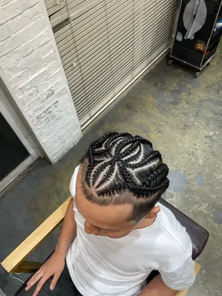 ヘアアレンジ メンズ コーンロウ／ブレイズ SYUのヘアスタイル