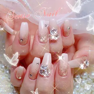 ネイル 🦋 Queenieのネイルデザイン