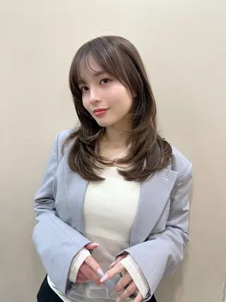 セミロング 鎌倉 彩のヘアスタイル