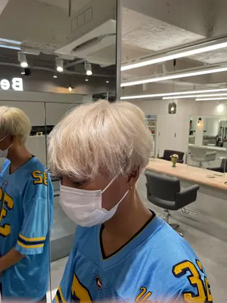 ショート カラー メンズ ブリーチ特化 ハイトーンRYOYAのヘアスタイル