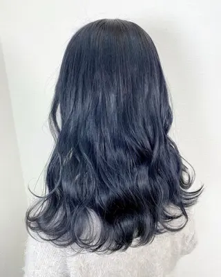 セミロング カラー ANKH CROSS 新宿店所属・色ムラ修正の神様 新宿ハイトーンかすみのヘアスタイル