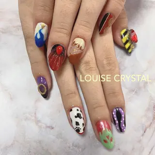 ネイル LOUISE CRYSTALのネイルデザイン