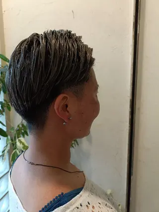 ショート 勝連 利恵のヘアスタイル