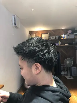 ショート メンズ 吉田 俊輔のヘアスタイル