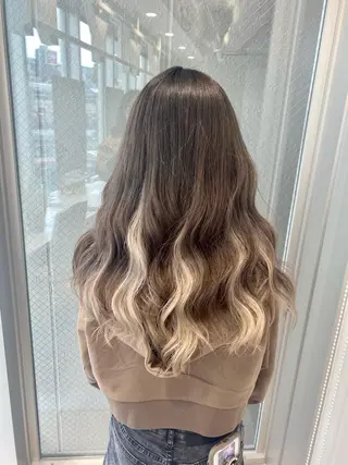 ロング カラー カマチョ タイスのヘアスタイル