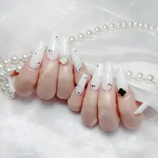 ネイル Queenie 🦋のネイルデザイン