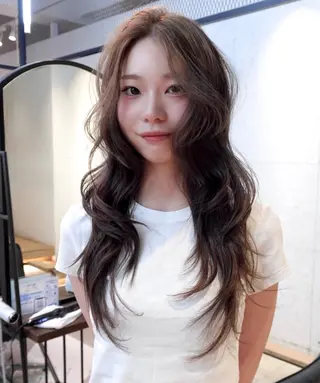 ロング カラー ハイトーン/レイヤー nail 百咲💌のヘアスタイル