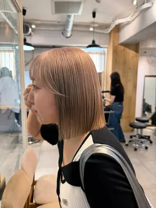 ショート カラー ミルクティー× グレージュMOMOのヘアスタイル