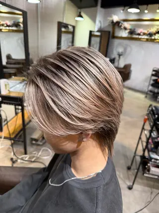 ショート 山影✨バレイヤージュ ハイライト✨メンズ◎のヘアスタイル