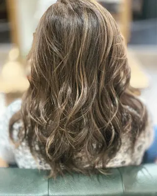 ミディアム 碓井 美雪のヘアスタイル